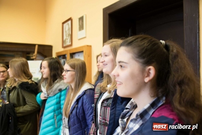 Zdjęcie w galerii na portalu naszraciborz.pl: Czarowanie gimnazjalist&oacute;w, czyli dni otwarte w raciborskich szkołach ponadgimnazjalnych wiadomości z regionu