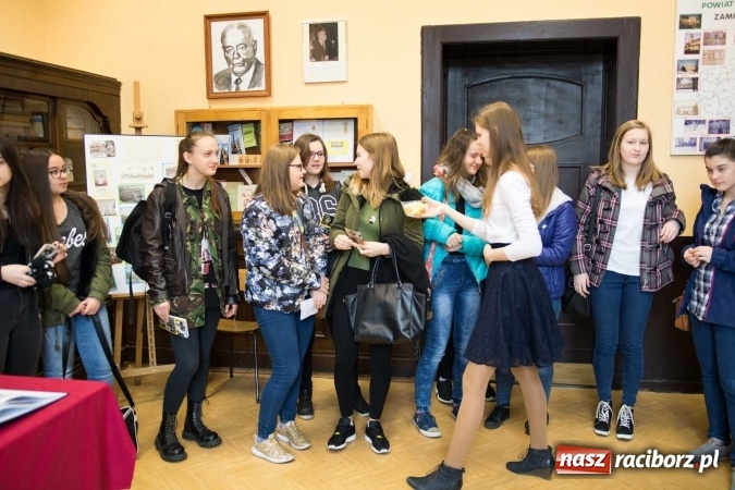 Zdjęcie w galerii na portalu naszraciborz.pl: Czarowanie gimnazjalist&oacute;w, czyli dni otwarte w raciborskich szkołach ponadgimnazjalnych wiadomości z regionu