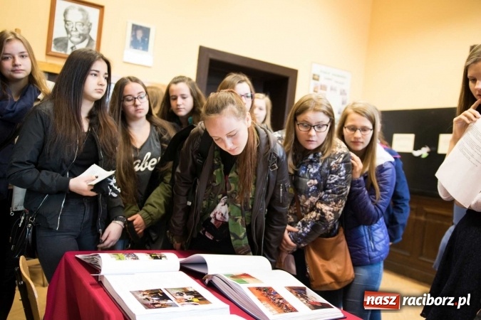 Zdjęcie w galerii na portalu naszraciborz.pl: Czarowanie gimnazjalist&oacute;w, czyli dni otwarte w raciborskich szkołach ponadgimnazjalnych wiadomości z regionu