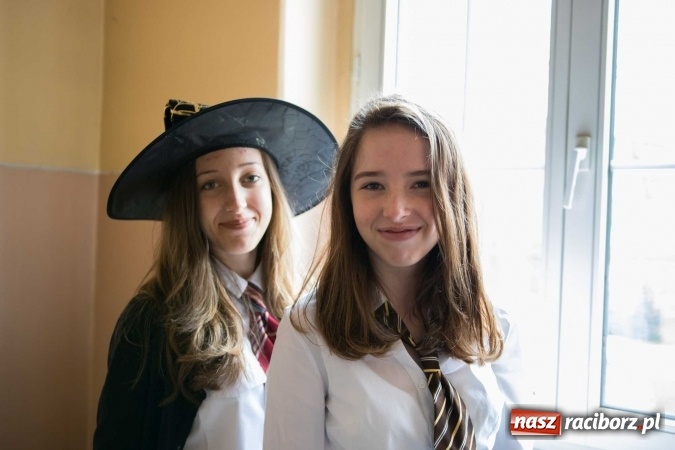 Zdjęcie w galerii na portalu naszraciborz.pl: Czarowanie gimnazjalist&oacute;w, czyli dni otwarte w raciborskich szkołach ponadgimnazjalnych wiadomości z regionu
