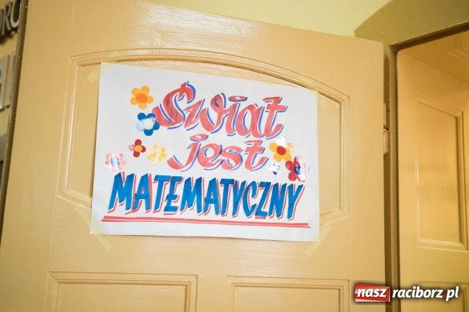 Zdjęcie w galerii na portalu naszraciborz.pl: Czarowanie gimnazjalist&oacute;w, czyli dni otwarte w raciborskich szkołach ponadgimnazjalnych wiadomości z regionu