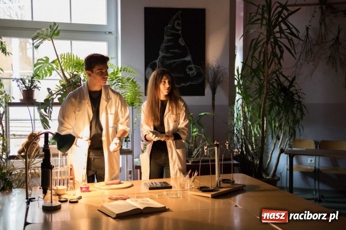 Zdjęcie w galerii na portalu naszraciborz.pl: Czarowanie gimnazjalist&oacute;w, czyli dni otwarte w raciborskich szkołach ponadgimnazjalnych wiadomości z regionu