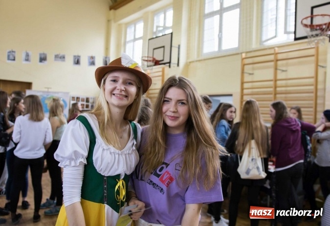 Zdjęcie w galerii na portalu naszraciborz.pl: Czarowanie gimnazjalist&oacute;w, czyli dni otwarte w raciborskich szkołach ponadgimnazjalnych wiadomości z regionu