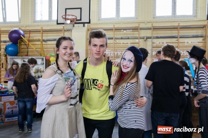 Zdjęcie w galerii na portalu naszraciborz.pl: Czarowanie gimnazjalist&oacute;w, czyli dni otwarte w raciborskich szkołach ponadgimnazjalnych wiadomości z regionu