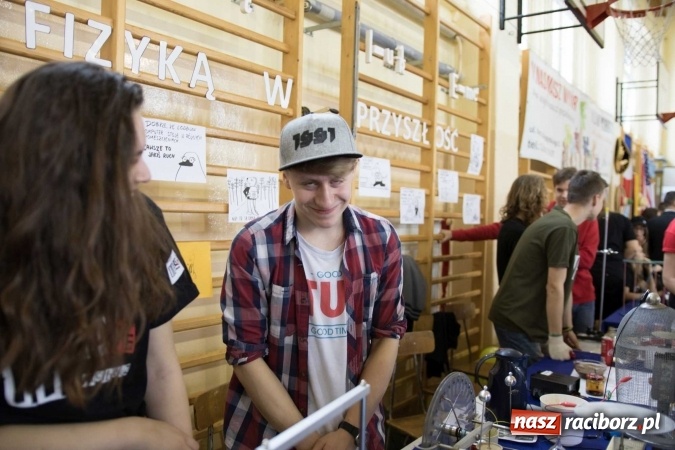 Zdjęcie w galerii na portalu naszraciborz.pl: Czarowanie gimnazjalist&oacute;w, czyli dni otwarte w raciborskich szkołach ponadgimnazjalnych wiadomości z regionu