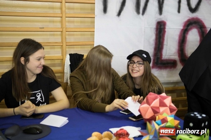 Zdjęcie w galerii na portalu naszraciborz.pl: Czarowanie gimnazjalist&oacute;w, czyli dni otwarte w raciborskich szkołach ponadgimnazjalnych wiadomości z regionu