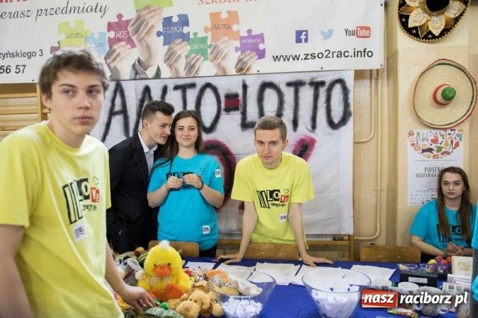 Zdjęcie w galerii na portalu naszraciborz.pl: Czarowanie gimnazjalist&oacute;w, czyli dni otwarte w raciborskich szkołach ponadgimnazjalnych wiadomości z regionu