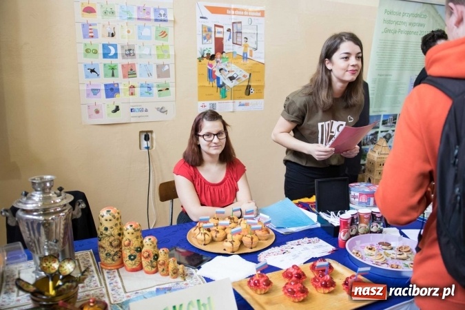 Zdjęcie w galerii na portalu naszraciborz.pl: Czarowanie gimnazjalist&oacute;w, czyli dni otwarte w raciborskich szkołach ponadgimnazjalnych wiadomości z regionu