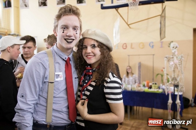 Zdjęcie w galerii na portalu naszraciborz.pl: Czarowanie gimnazjalist&oacute;w, czyli dni otwarte w raciborskich szkołach ponadgimnazjalnych wiadomości z regionu