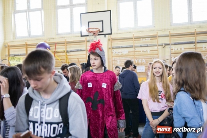 Zdjęcie w galerii na portalu naszraciborz.pl: Czarowanie gimnazjalist&oacute;w, czyli dni otwarte w raciborskich szkołach ponadgimnazjalnych wiadomości z regionu