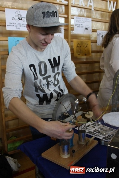 Zdjęcie w galerii na portalu naszraciborz.pl: Czarowanie gimnazjalist&oacute;w, czyli dni otwarte w raciborskich szkołach ponadgimnazjalnych wiadomości z regionu