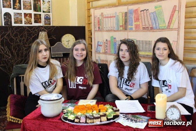 Zdjęcie w galerii na portalu naszraciborz.pl: Czarowanie gimnazjalist&oacute;w, czyli dni otwarte w raciborskich szkołach ponadgimnazjalnych wiadomości z regionu