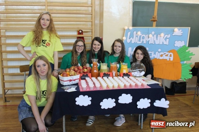 Zdjęcie w galerii na portalu naszraciborz.pl: Czarowanie gimnazjalist&oacute;w, czyli dni otwarte w raciborskich szkołach ponadgimnazjalnych wiadomości z regionu