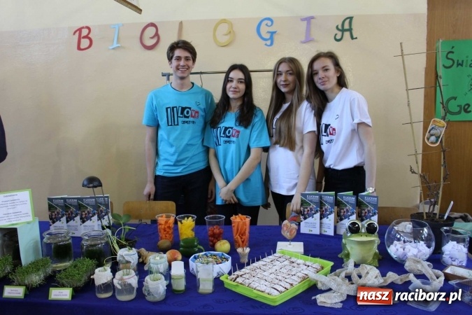 Zdjęcie w galerii na portalu naszraciborz.pl: Czarowanie gimnazjalist&oacute;w, czyli dni otwarte w raciborskich szkołach ponadgimnazjalnych wiadomości z regionu