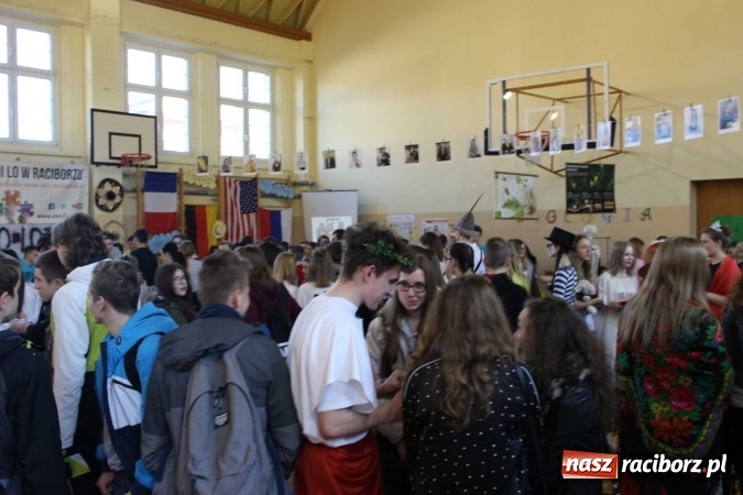 Zdjęcie w galerii na portalu naszraciborz.pl: Czarowanie gimnazjalist&oacute;w, czyli dni otwarte w raciborskich szkołach ponadgimnazjalnych wiadomości z regionu