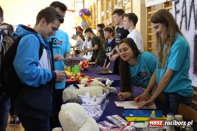 Zdjęcie w galerii na portalu naszraciborz.pl: Czarowanie gimnazjalist&oacute;w, czyli dni otwarte w raciborskich szkołach ponadgimnazjalnych wiadomości z regionu
