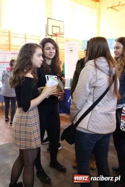 Zdjęcie w galerii na portalu naszraciborz.pl: Czarowanie gimnazjalist&oacute;w, czyli dni otwarte w raciborskich szkołach ponadgimnazjalnych wiadomości z regionu