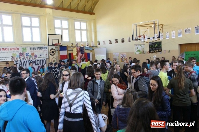 Zdjęcie w galerii na portalu naszraciborz.pl: Czarowanie gimnazjalist&oacute;w, czyli dni otwarte w raciborskich szkołach ponadgimnazjalnych wiadomości z regionu