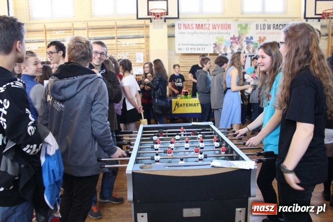 Zdjęcie w galerii na portalu naszraciborz.pl: Czarowanie gimnazjalist&oacute;w, czyli dni otwarte w raciborskich szkołach ponadgimnazjalnych wiadomości z regionu