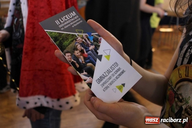 Zdjęcie w galerii na portalu naszraciborz.pl: Czarowanie gimnazjalist&oacute;w, czyli dni otwarte w raciborskich szkołach ponadgimnazjalnych wiadomości z regionu
