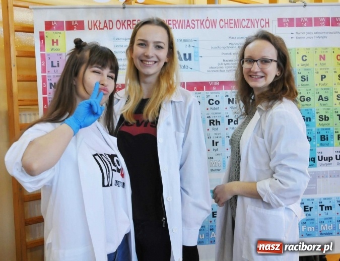 Zdjęcie w galerii na portalu naszraciborz.pl: Czarowanie gimnazjalist&oacute;w, czyli dni otwarte w raciborskich szkołach ponadgimnazjalnych wiadomości z regionu