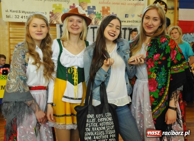 Zdjęcie w galerii na portalu naszraciborz.pl: Czarowanie gimnazjalist&oacute;w, czyli dni otwarte w raciborskich szkołach ponadgimnazjalnych wiadomości z regionu