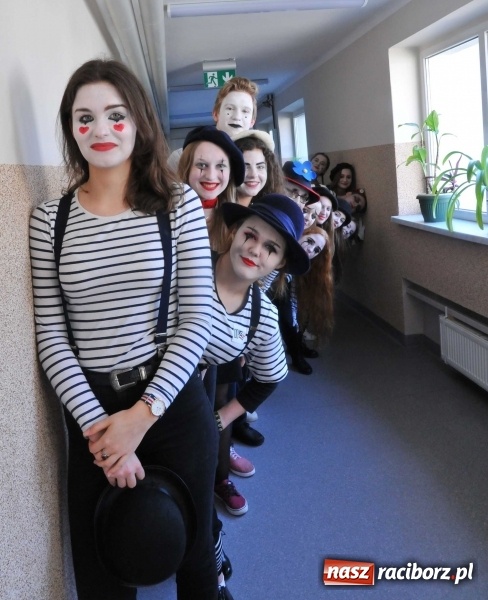 Zdjęcie w galerii na portalu naszraciborz.pl: Czarowanie gimnazjalist&oacute;w, czyli dni otwarte w raciborskich szkołach ponadgimnazjalnych wiadomości z regionu