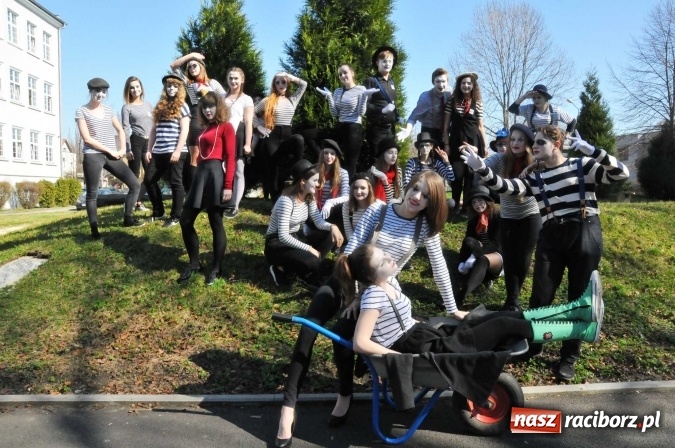 Zdjęcie w galerii na portalu naszraciborz.pl: Czarowanie gimnazjalist&oacute;w, czyli dni otwarte w raciborskich szkołach ponadgimnazjalnych wiadomości z regionu