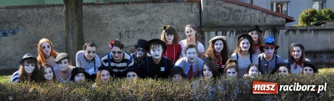 Zdjęcie w galerii na portalu naszraciborz.pl: Czarowanie gimnazjalist&oacute;w, czyli dni otwarte w raciborskich szkołach ponadgimnazjalnych wiadomości z regionu