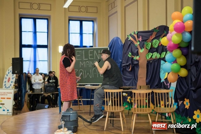 Zdjęcie w galerii na portalu naszraciborz.pl: Czarowanie gimnazjalist&oacute;w, czyli dni otwarte w raciborskich szkołach ponadgimnazjalnych wiadomości z regionu