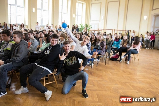Zdjęcie w galerii na portalu naszraciborz.pl: Czarowanie gimnazjalist&oacute;w, czyli dni otwarte w raciborskich szkołach ponadgimnazjalnych wiadomości z regionu