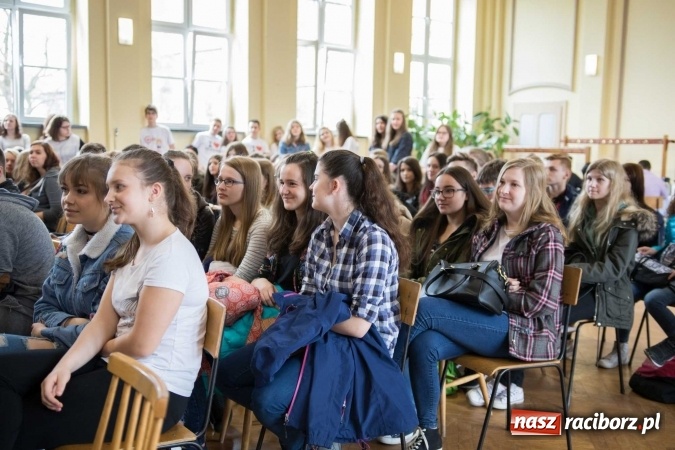 Zdjęcie w galerii na portalu naszraciborz.pl: Czarowanie gimnazjalist&oacute;w, czyli dni otwarte w raciborskich szkołach ponadgimnazjalnych wiadomości z regionu