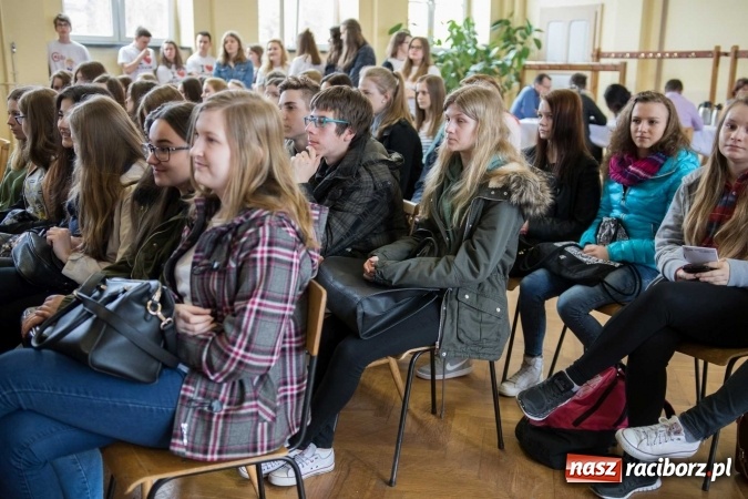 Zdjęcie w galerii na portalu naszraciborz.pl: Czarowanie gimnazjalist&oacute;w, czyli dni otwarte w raciborskich szkołach ponadgimnazjalnych wiadomości z regionu