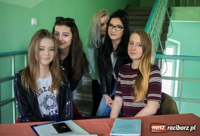Zdjęcie w galerii na portalu naszraciborz.pl: Czarowanie gimnazjalist&oacute;w, czyli dni otwarte w raciborskich szkołach ponadgimnazjalnych wiadomości z regionu