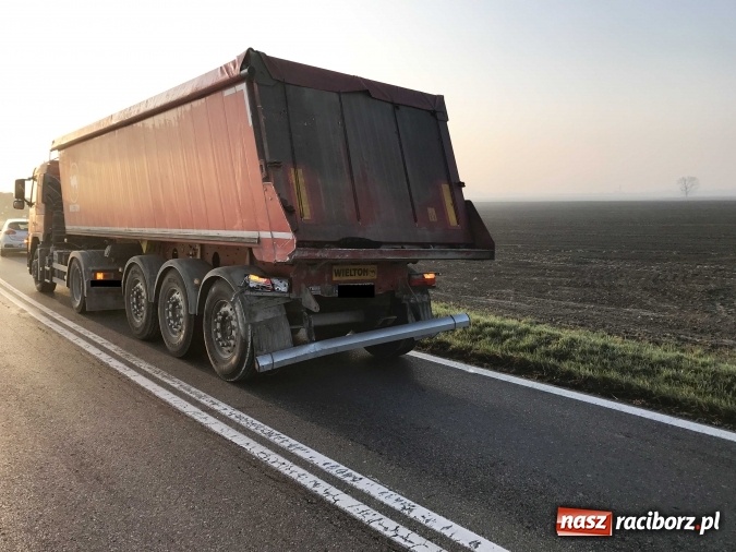 Zdjęcie w galerii na portalu naszraciborz.pl: Dziś rano strażacy pognali do zderzenia na DK 45. Mogło być groźnie!  wiadomości z regionu