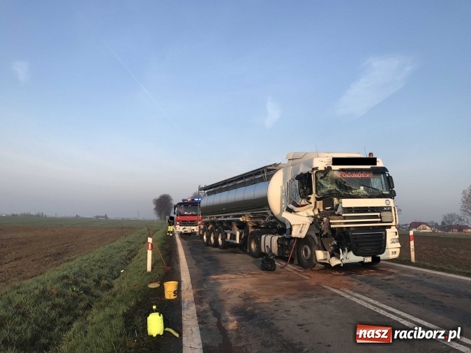 Zdjęcie w galerii na portalu naszraciborz.pl: Dziś rano strażacy pognali do zderzenia na DK 45. Mogło być groźnie!  wiadomości z regionu