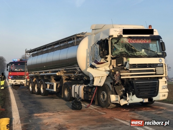 Zdjęcie w galerii na portalu naszraciborz.pl: Dziś rano strażacy pognali do zderzenia na DK 45. Mogło być groźnie!  wiadomości z regionu