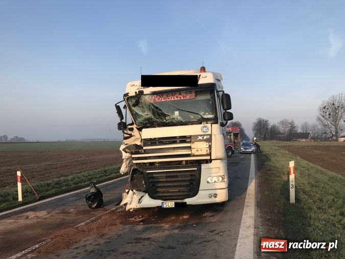 Zdjęcie w galerii na portalu naszraciborz.pl: Dziś rano strażacy pognali do zderzenia na DK 45. Mogło być groźnie!  wiadomości z regionu