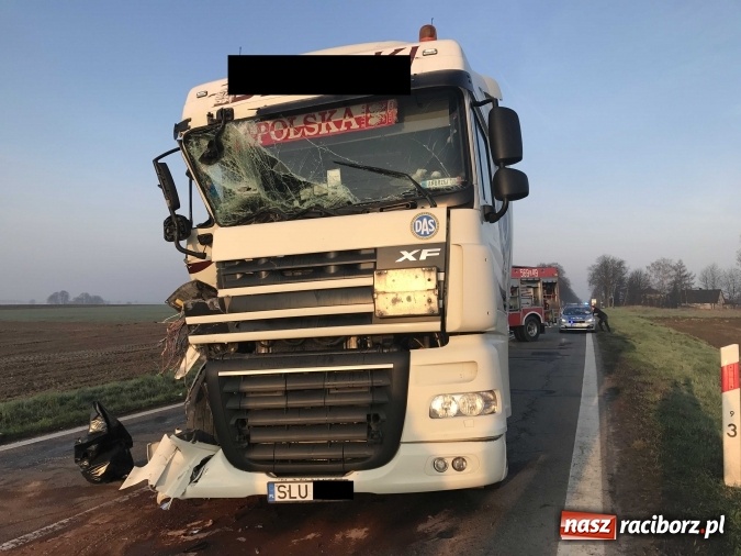 Zdjęcie w galerii na portalu naszraciborz.pl: Dziś rano strażacy pognali do zderzenia na DK 45. Mogło być groźnie!  wiadomości z regionu