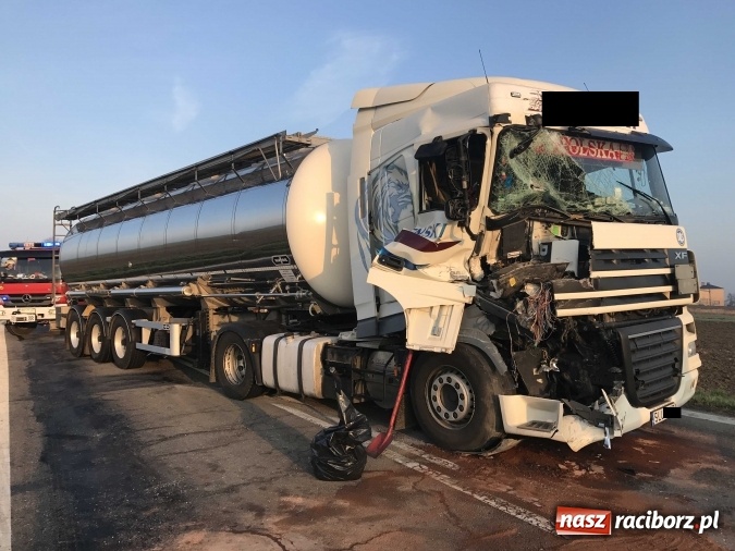 Zdjęcie w galerii na portalu naszraciborz.pl: Dziś rano strażacy pognali do zderzenia na DK 45. Mogło być groźnie!  wiadomości z regionu