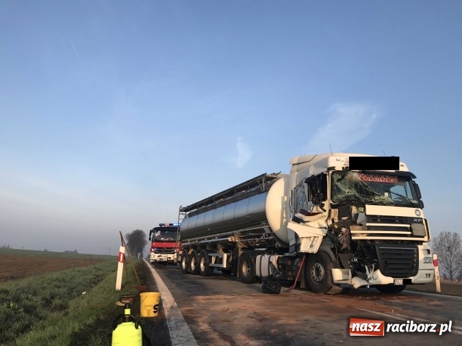 Zdjęcie w galerii na portalu naszraciborz.pl: Dziś rano strażacy pognali do zderzenia na DK 45. Mogło być groźnie!  wiadomości z regionu