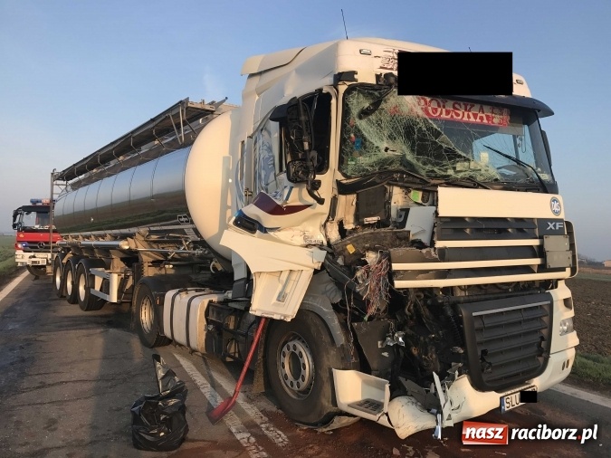 Zdjęcie w galerii na portalu naszraciborz.pl: Dziś rano strażacy pognali do zderzenia na DK 45. Mogło być groźnie!  wiadomości z regionu