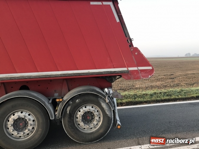 Zdjęcie w galerii na portalu naszraciborz.pl: Dziś rano strażacy pognali do zderzenia na DK 45. Mogło być groźnie!  wiadomości z regionu