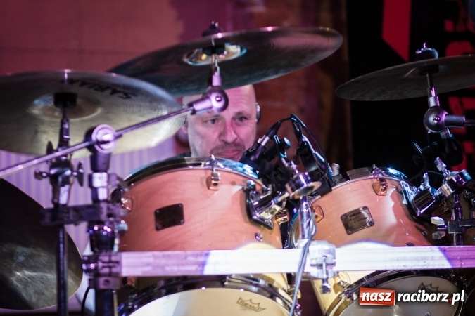 Zdjęcie w galerii na portalu naszraciborz.pl: Raciborska Piwnica kolejny raz zaserwowała kawał dobrego klasycznego mocnego brzmienia. Zagrał Proletaryat wiadomości z regionu