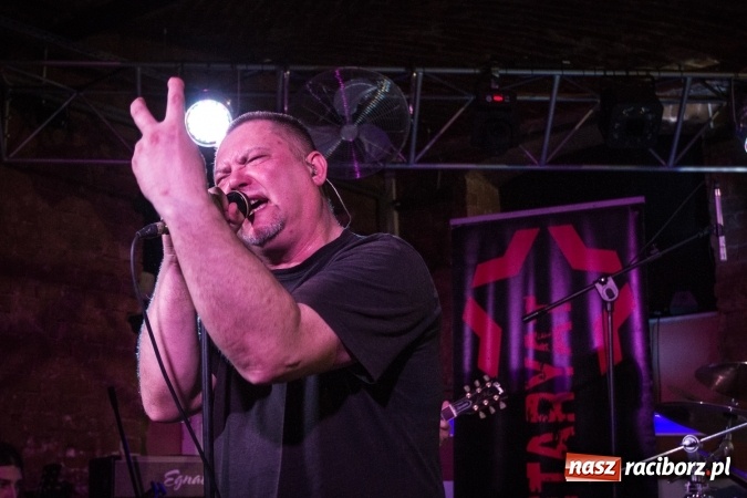 Zdjęcie w galerii na portalu naszraciborz.pl: Raciborska Piwnica kolejny raz zaserwowała kawał dobrego klasycznego mocnego brzmienia. Zagrał Proletaryat wiadomości z regionu