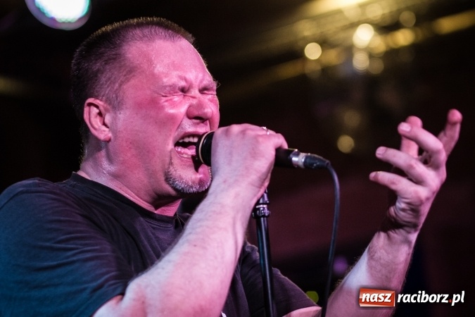 Zdjęcie w galerii na portalu naszraciborz.pl: Raciborska Piwnica kolejny raz zaserwowała kawał dobrego klasycznego mocnego brzmienia. Zagrał Proletaryat wiadomości z regionu