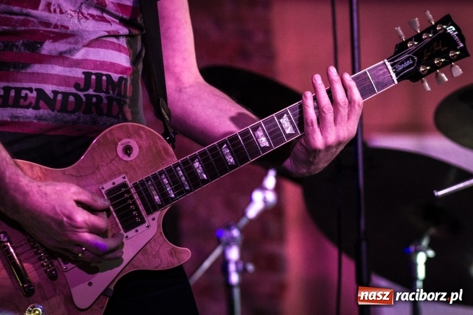Zdjęcie w galerii na portalu naszraciborz.pl: Raciborska Piwnica kolejny raz zaserwowała kawał dobrego klasycznego mocnego brzmienia. Zagrał Proletaryat wiadomości z regionu