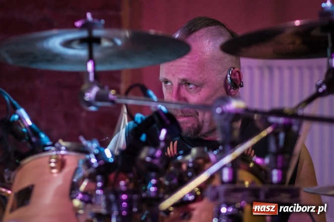 Zdjęcie w galerii na portalu naszraciborz.pl: Raciborska Piwnica kolejny raz zaserwowała kawał dobrego klasycznego mocnego brzmienia. Zagrał Proletaryat wiadomości z regionu