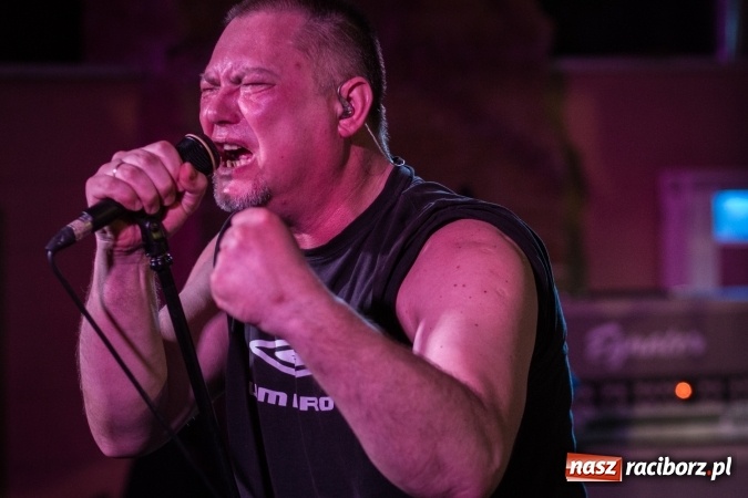 Zdjęcie w galerii na portalu naszraciborz.pl: Raciborska Piwnica kolejny raz zaserwowała kawał dobrego klasycznego mocnego brzmienia. Zagrał Proletaryat wiadomości z regionu