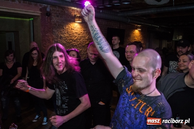 Zdjęcie w galerii na portalu naszraciborz.pl: Raciborska Piwnica kolejny raz zaserwowała kawał dobrego klasycznego mocnego brzmienia. Zagrał Proletaryat wiadomości z regionu